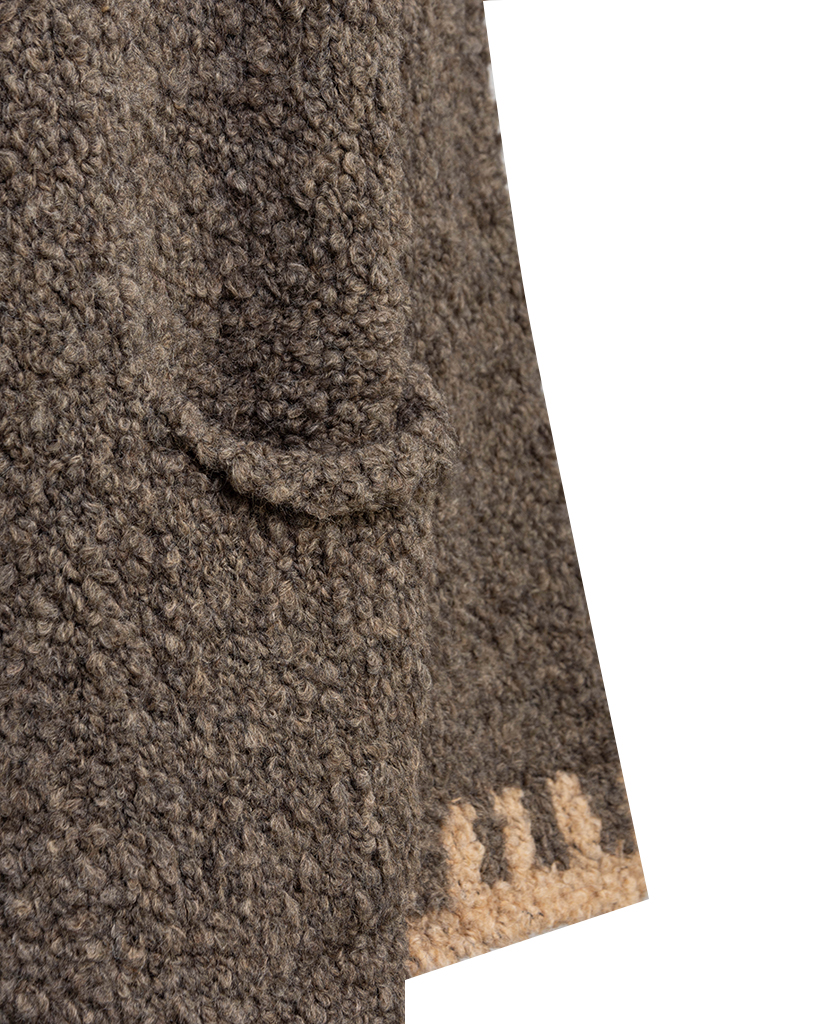 grobe Strickjacke mit abgesetzten Säumen grobe Strickjacke mit abgesetzten Säumen