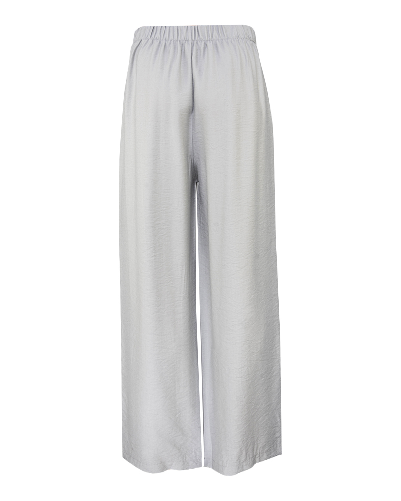 Set: A-Symmetrisches T-Shirt mit Hose Set: A-Symmetrisches T-Shirt mit Hose