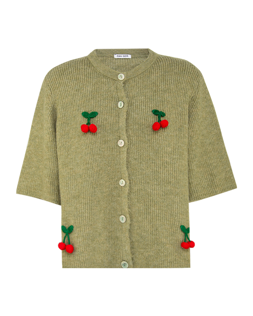 Strickjacke mit Kirschen-Bommeln Strickjacke mit Kirschen-Bommeln